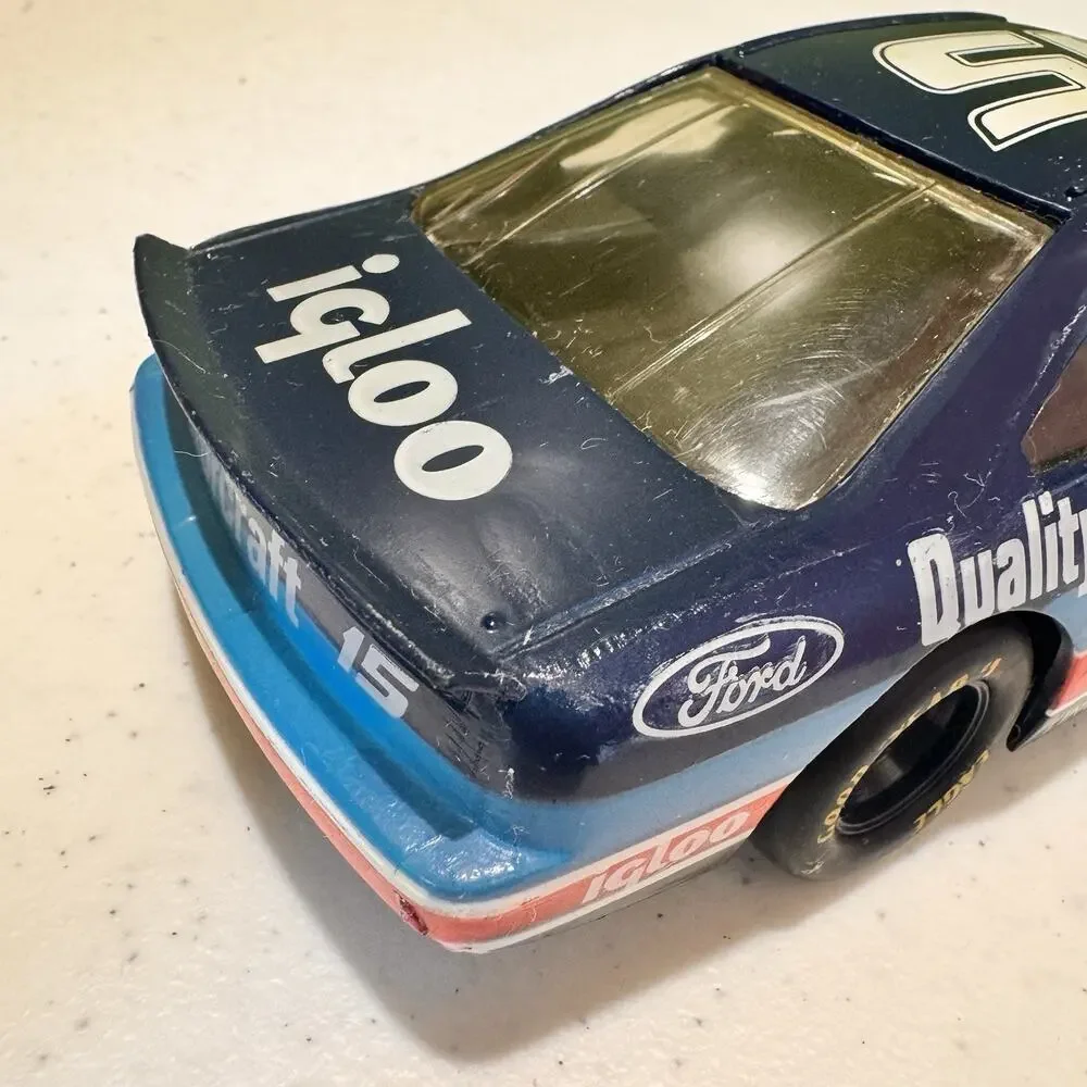 Nascar #15 Quality‎ Care/Igloo 1992 Ford Thunderbird Die-Cast Car 1:24 Scale Vtg